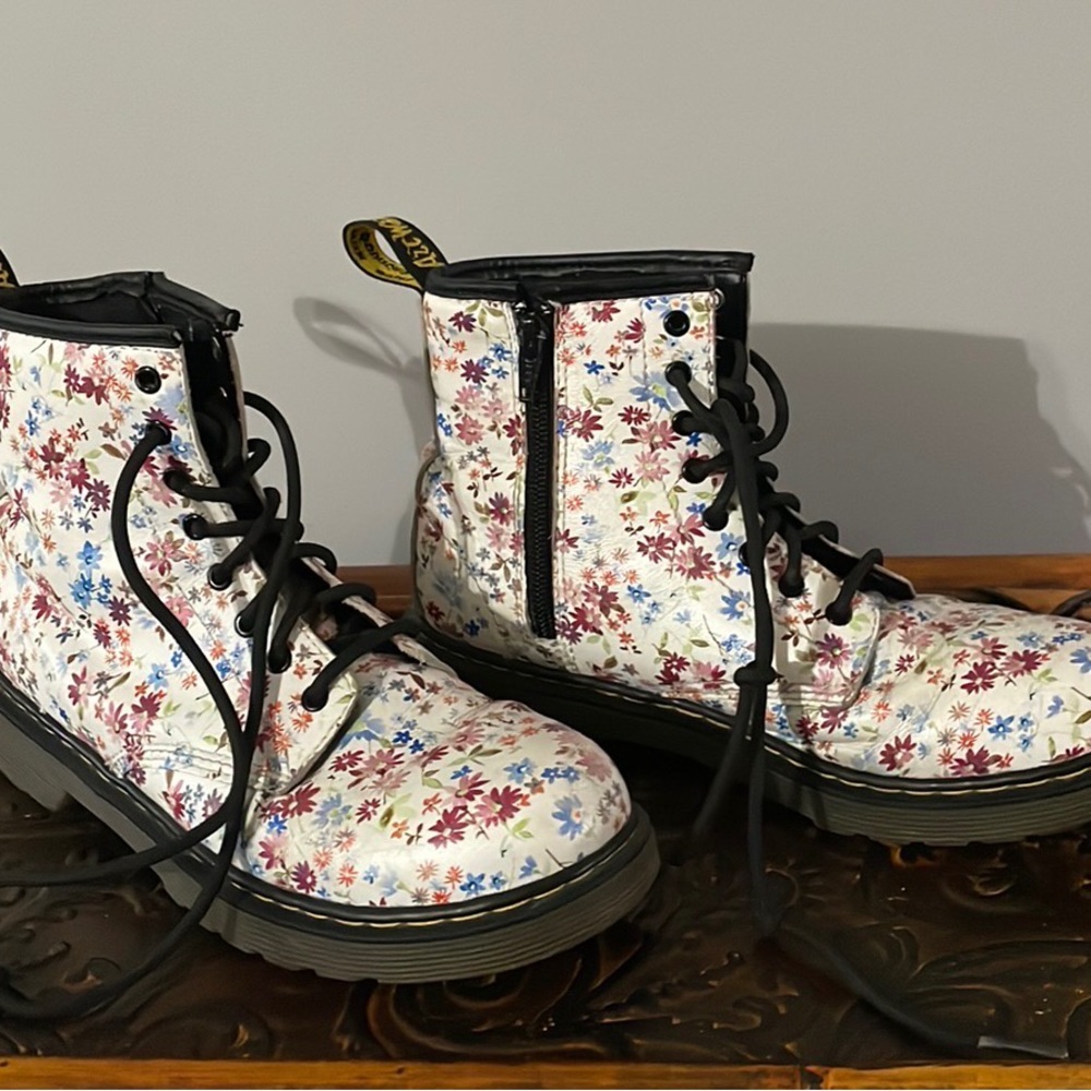 Rare Dr Martens Delaney Floral Boots - Picture 2 of 10